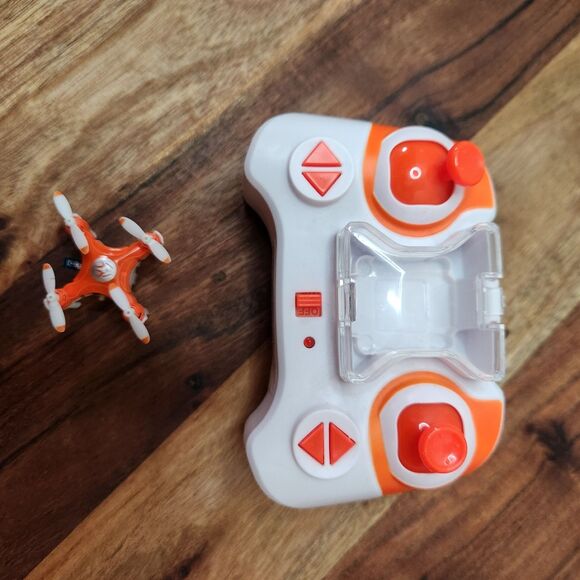 Skeye Pico Drone Quadcopter needs charger - Picture 4 of 5